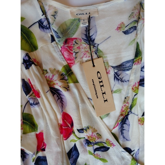 Spring Time Floral Blouse - Picture 2 of 8